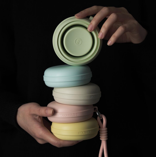 The folded HOLOHOLO Macaron FoldSip, showing five colors.